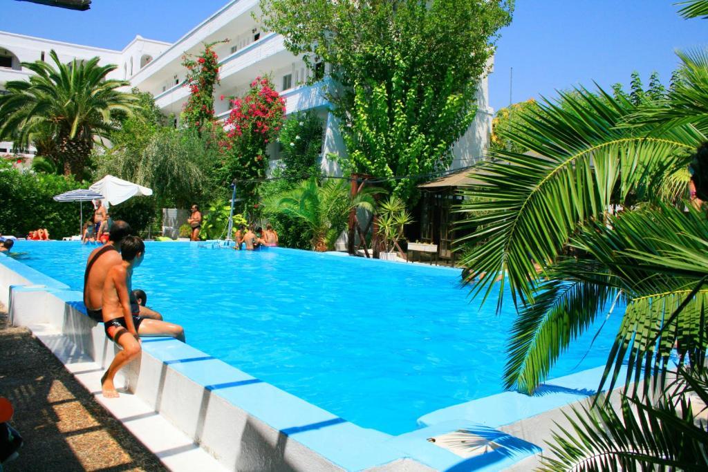 Siagas Beach Hotel Agioi Theodoroi Exterior foto