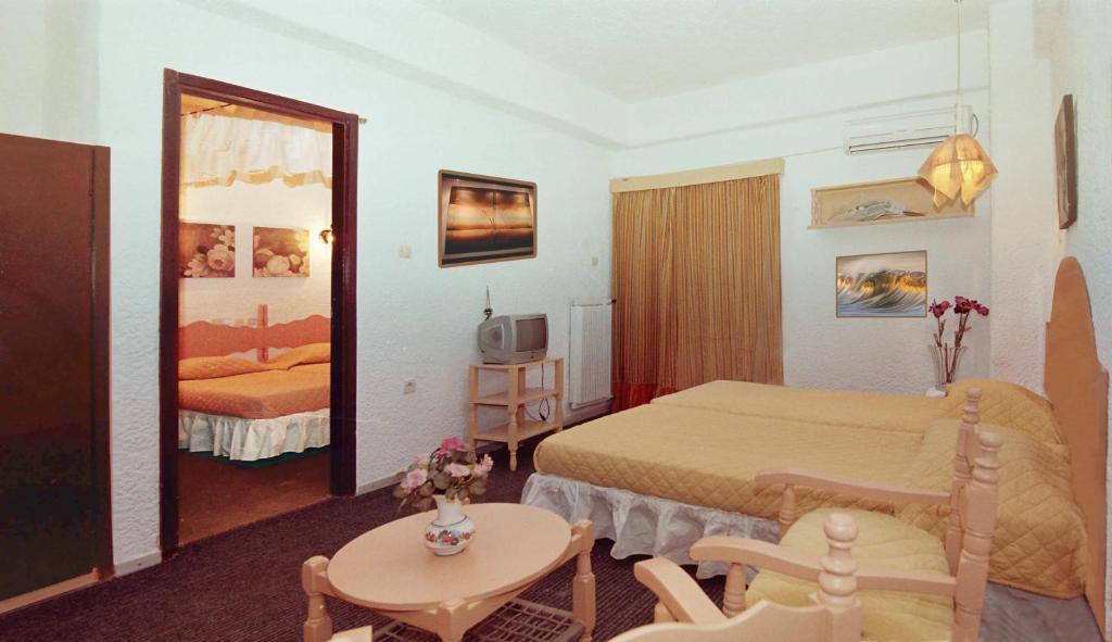Siagas Beach Hotel Agioi Theodoroi Habitación foto